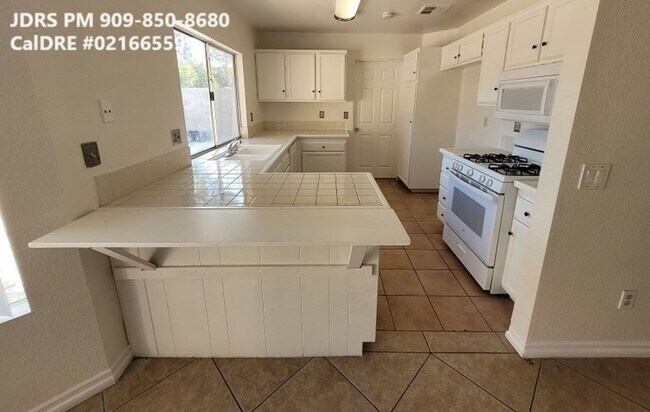Building Photo - Fontana 3 Bedroom Home