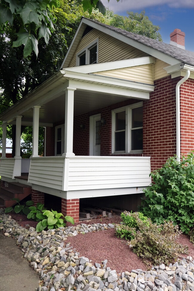 Building Photo - 104 Eyer Rd