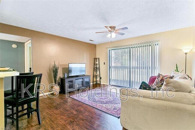 Foto del edificio - 126 Wells Ct