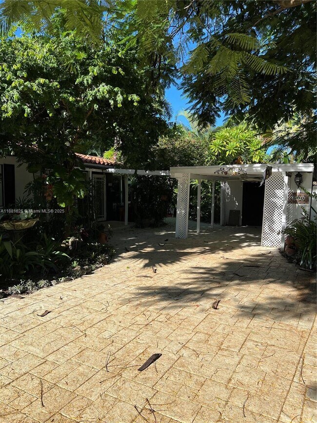 Foto del edificio - 500 NE 27th Dr