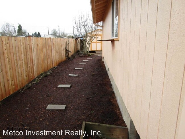 Building Photo - 3 br, 2 bath House - 547 35th