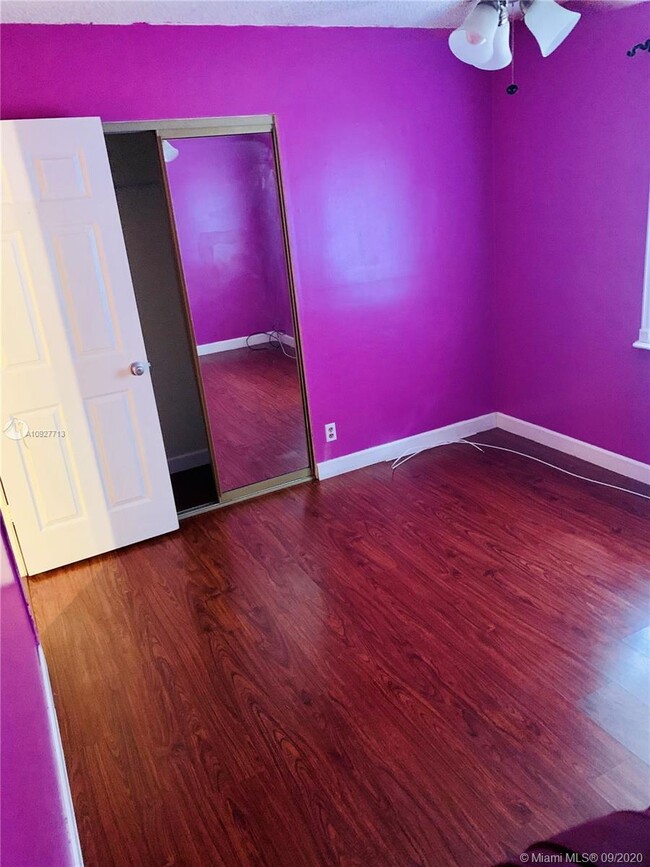 Foto del edificio - 7412 SW 12th Ct