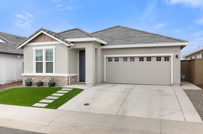 Building Photo - 1305 Swallowtail Dr