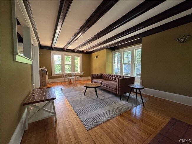 Foto del edificio - 831 Lancaster Ave