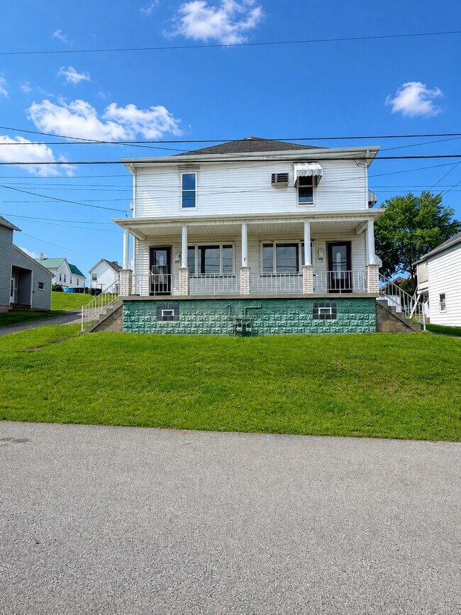 Building Photo - 527 Green St