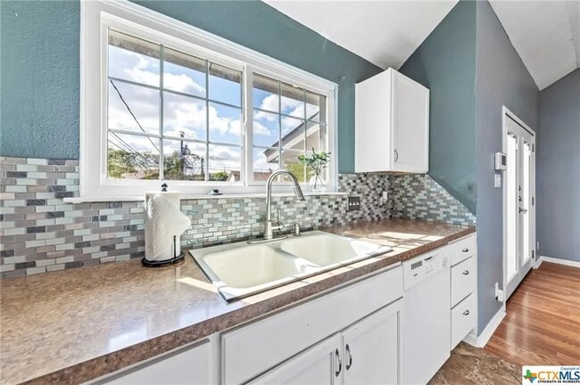 Foto del edificio - 2406 Remington Dr