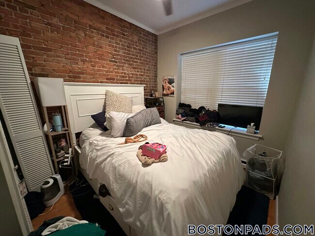 Building Photo - 17 Garrison St