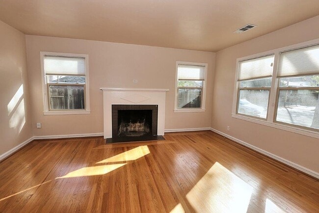 Building Photo - 1817 27th St