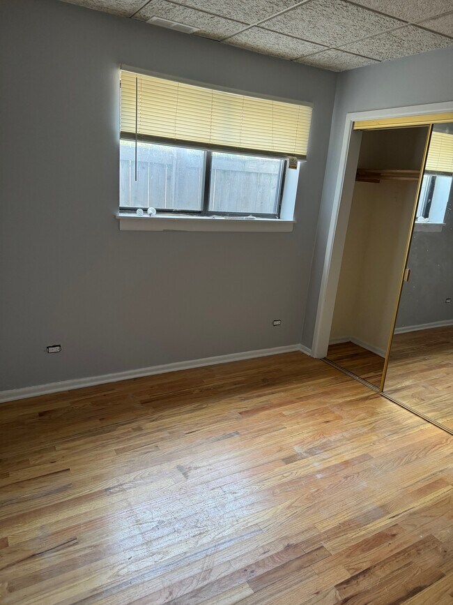 Foto del edificio - 1224 W Oakdale Ave