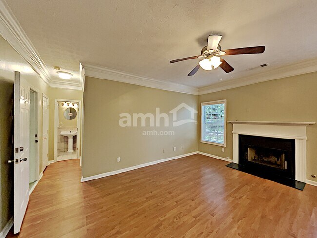 Foto del edificio - 875 Clairidge Ln