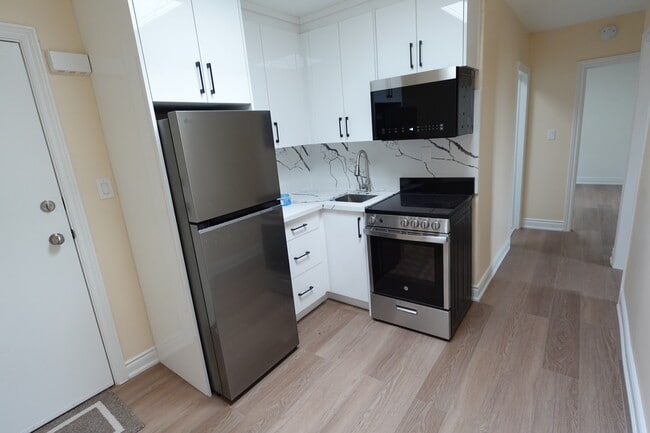 Photo du bâtiment - 3136 Lake Shore Blvd W