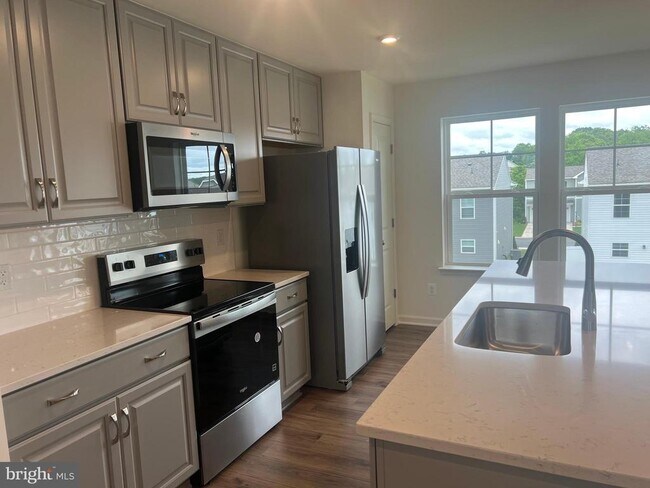 Building Photo - 211 Clifton Mnr