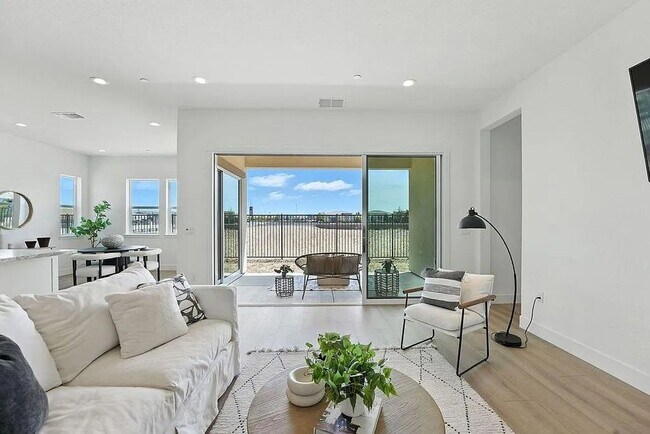 Foto del edificio - Spacious 2 bedroom 2 bath Home in 55+ Adul...