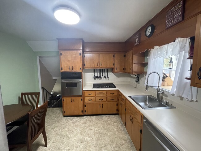 Building Photo - 411 N Lynn Dr