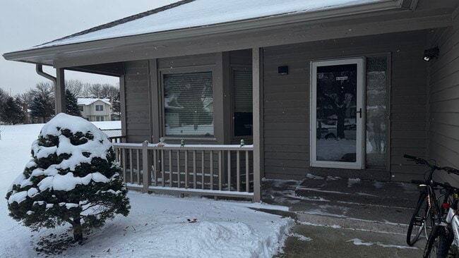 Foto del edificio - 8700 Loch Lomond Blvd