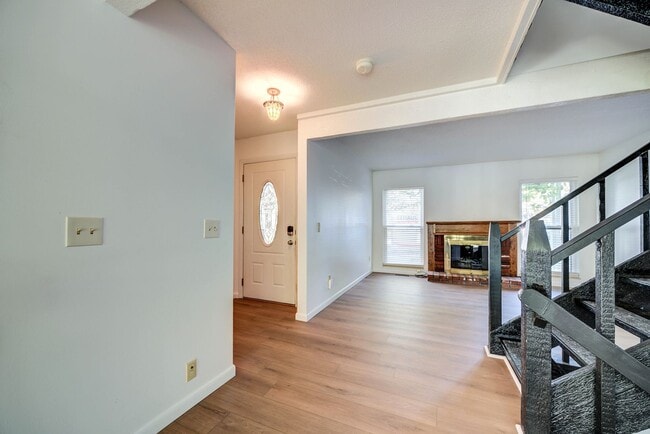 Foto del edificio - Live the Lake Lifestyle! 3-bedroom, 1.5-ba...