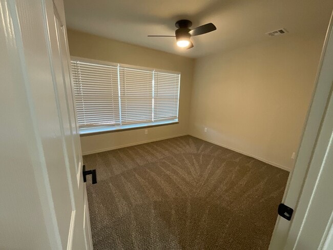 Foto del edificio - 2716 Carlton Way