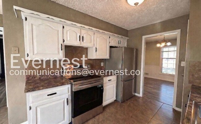 Foto del edificio - 13002 Crystal Ave