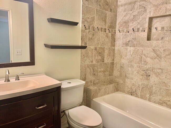 Foto del edificio - 3 Bedroom 2 Bath Home