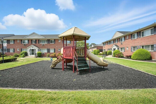 Foto del edificio - Mid Island Apartments