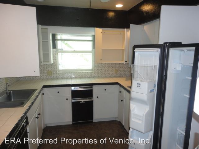 Building Photo - 3 br, 3 bath House - 1561 MISSION VALLEY