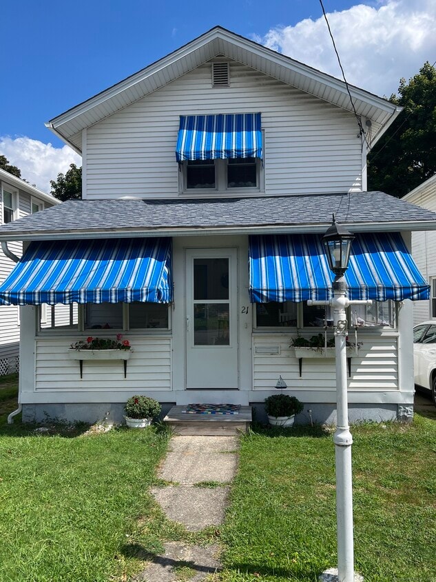 Primary Photo - 21 Warren St