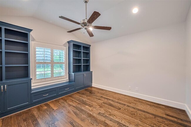 Building Photo - 14115 Carolcrest Cir