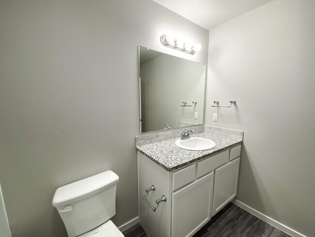 Foto del edificio - Luxurious Duplex in Frenship ISD!