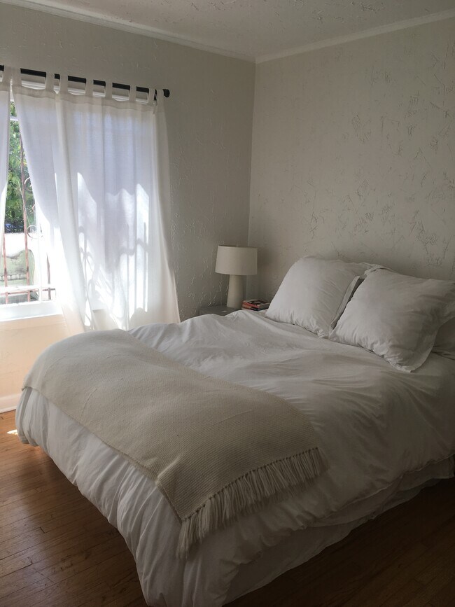 bedroom - 3936 Beethoven St