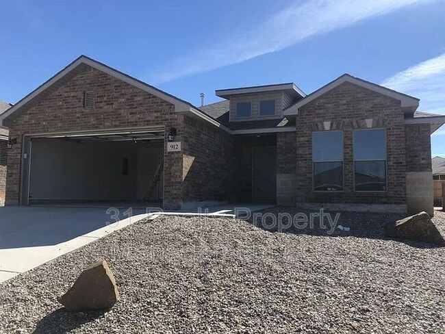 Building Photo - 912 Yancy St