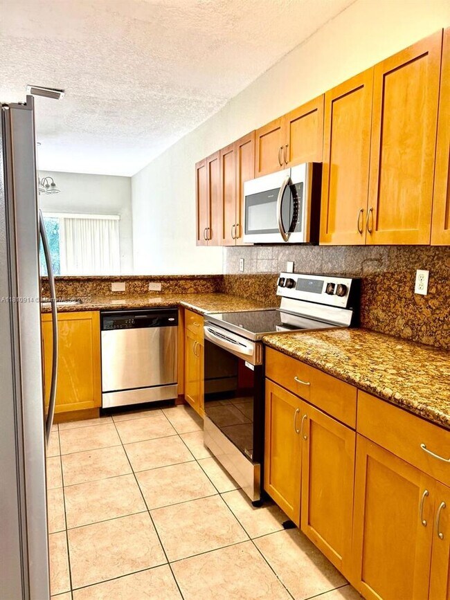 Building Photo - 4902 SW 141st Ave