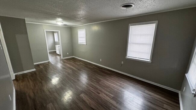 Building Photo - 1918 Lapaloma St