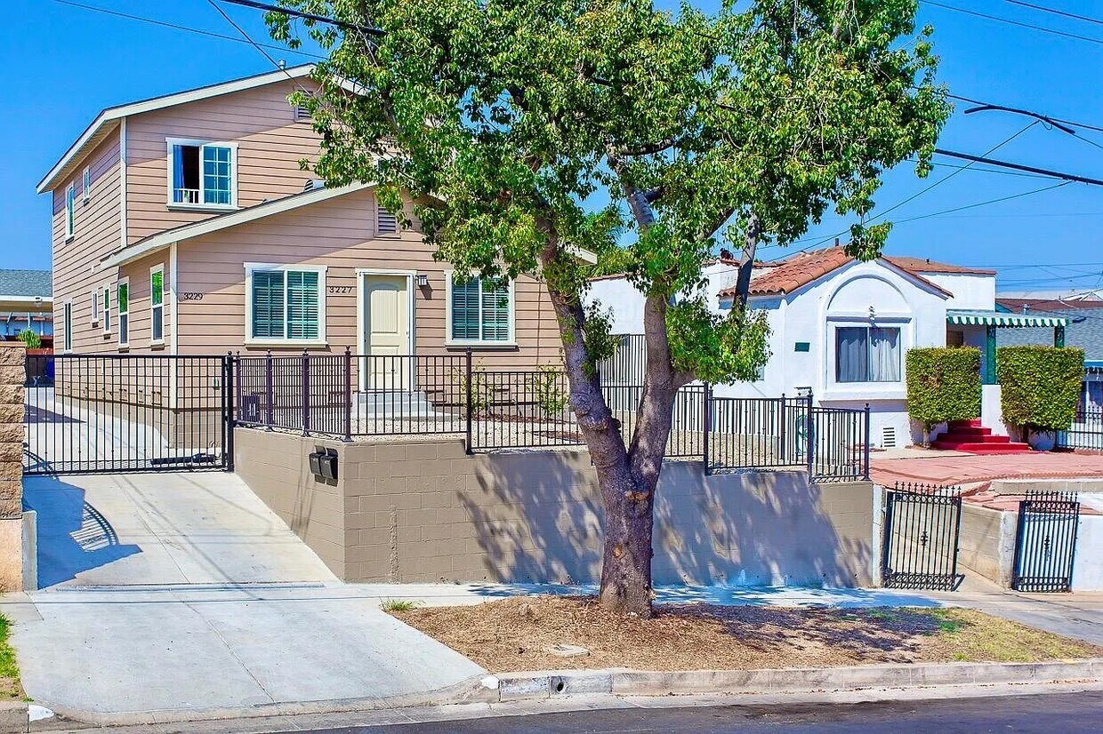 Primary Photo - 3229 Malabar St