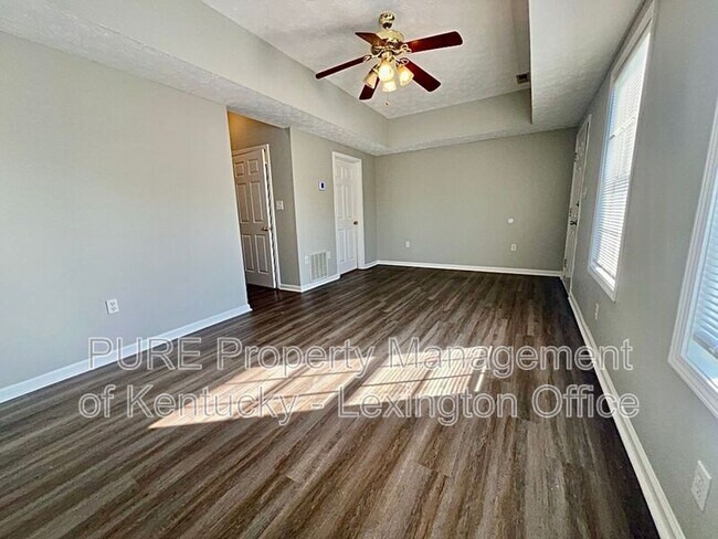 Foto del edificio - 2561 MacKenzie Ln