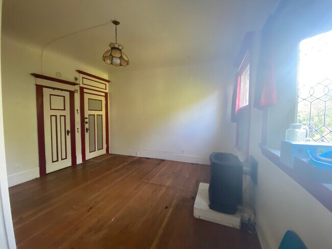 Building Photo - 1408 SE 22nd Ave