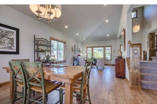 Building Photo - 889 E Maroon Creek Dr