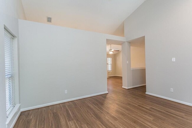 Building Photo - 6 Tranquil Glade Pl