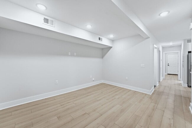 Building Photo - 1205 Hillside Pl