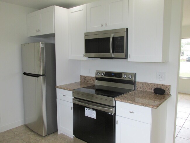 Foto del edificio - 837 SW Belmont Cir
