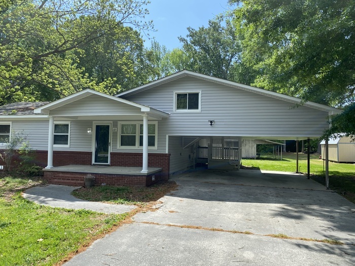 Foto principal - 3 bed 2 bath home