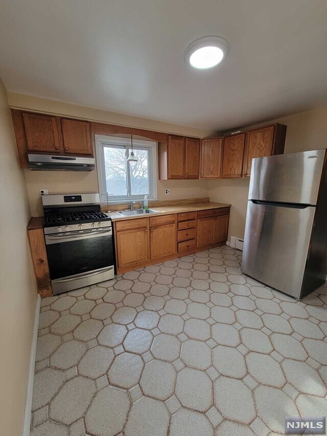 Building Photo - 470 Thomas Avenue