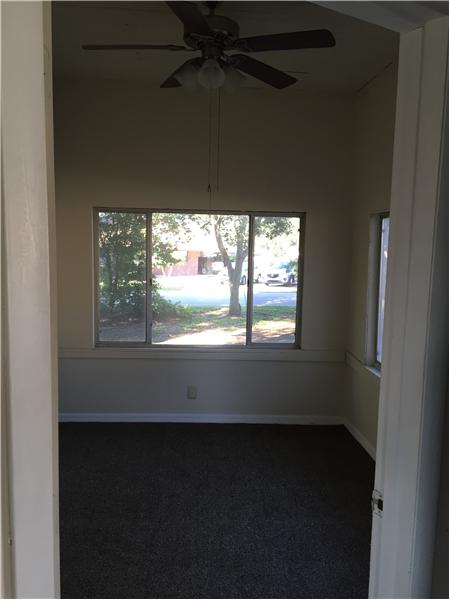 Foto del edificio - 2915 Winter Lake Rd
