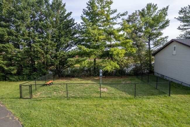 Foto del edificio - 2544 Bradford Ct