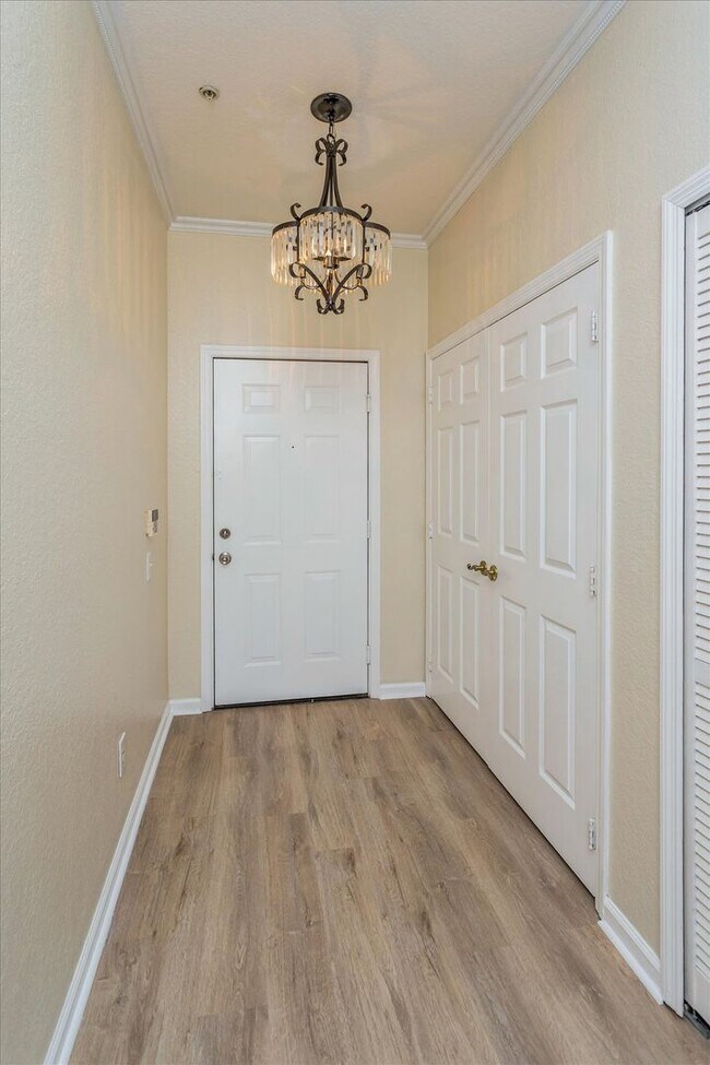 Building Photo - Gated 3bd/Bth Condo for Rent in Lake Brant...