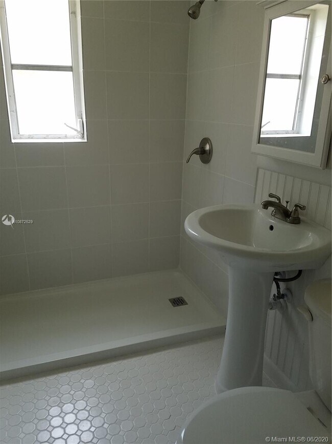 Foto del edificio - 3661 SW 11th St