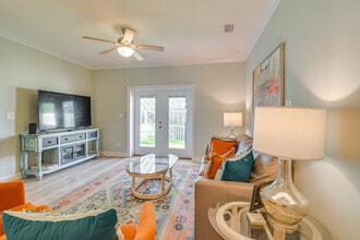 Building Photo - 13941 Del Rio Dr