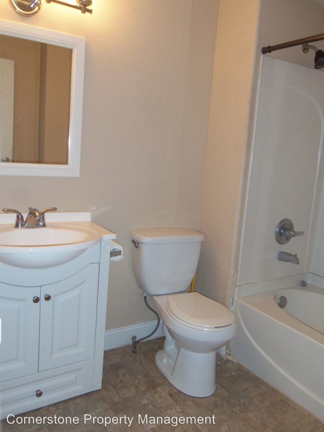 Building Photo - 1 br, 1 bath House - 415 W. 6th St