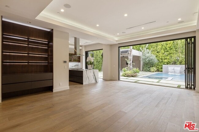 Building Photo - 6361 Drexel Ave