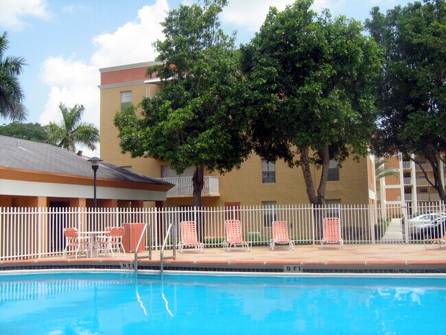 Colonial Village Apartments Davie, FL