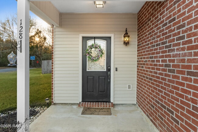 Foto del edificio - 128 Bottle Brush Ln